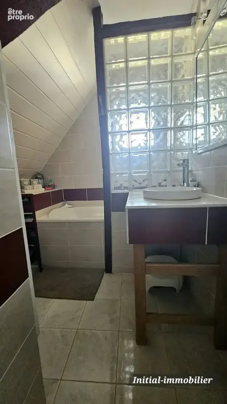 Maison de village rénovée de 125 m2 avec sa dépendance chauffée et terrain de 540 m2 - photo 10