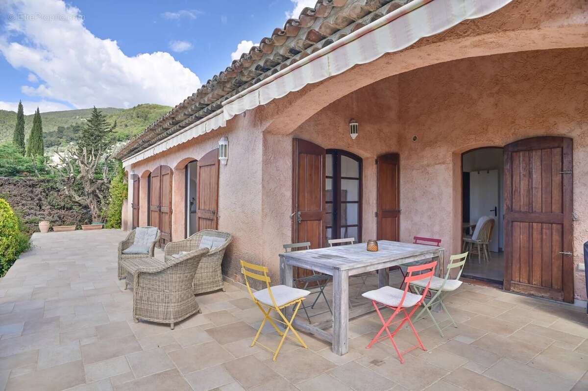 Maison à TOURRETTES-SUR-LOUP