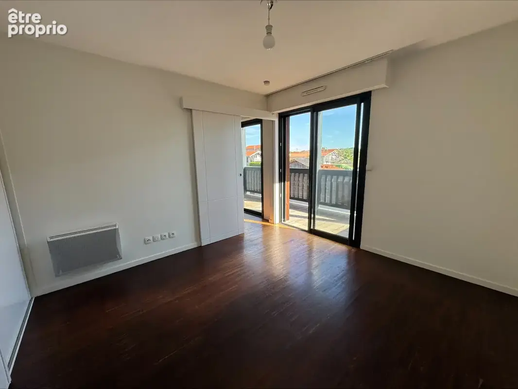 Appartement t2 avec vue sur le port et le canelot-47m2- terrasse, cellier, parking - photo 5