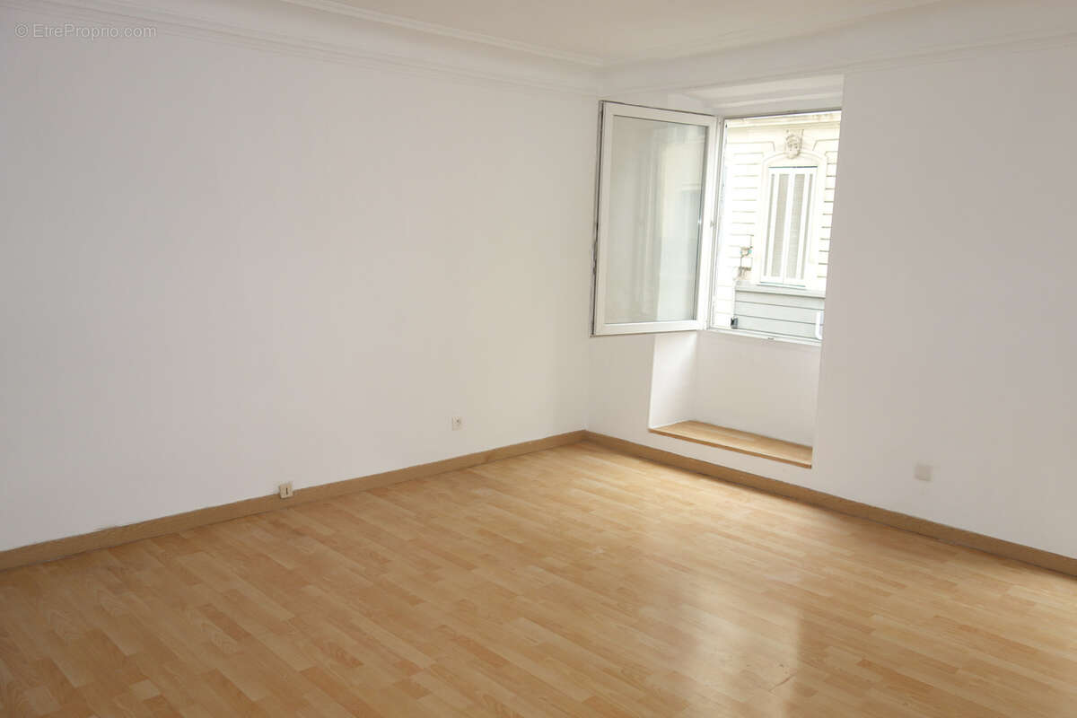 Appartement à MARSEILLE-1E