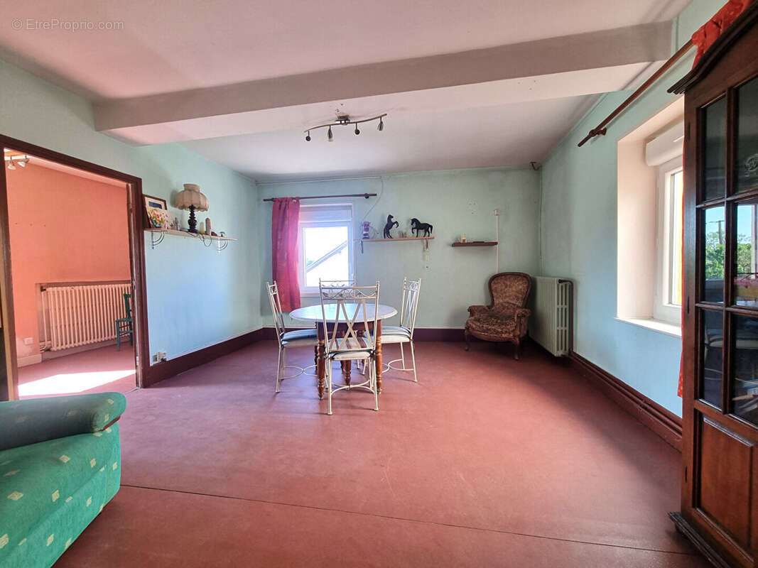 Appartement à SAILLENARD