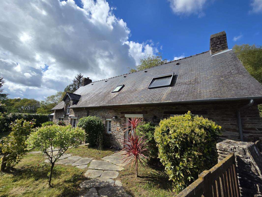 Maison à MUR-DE-BRETAGNE