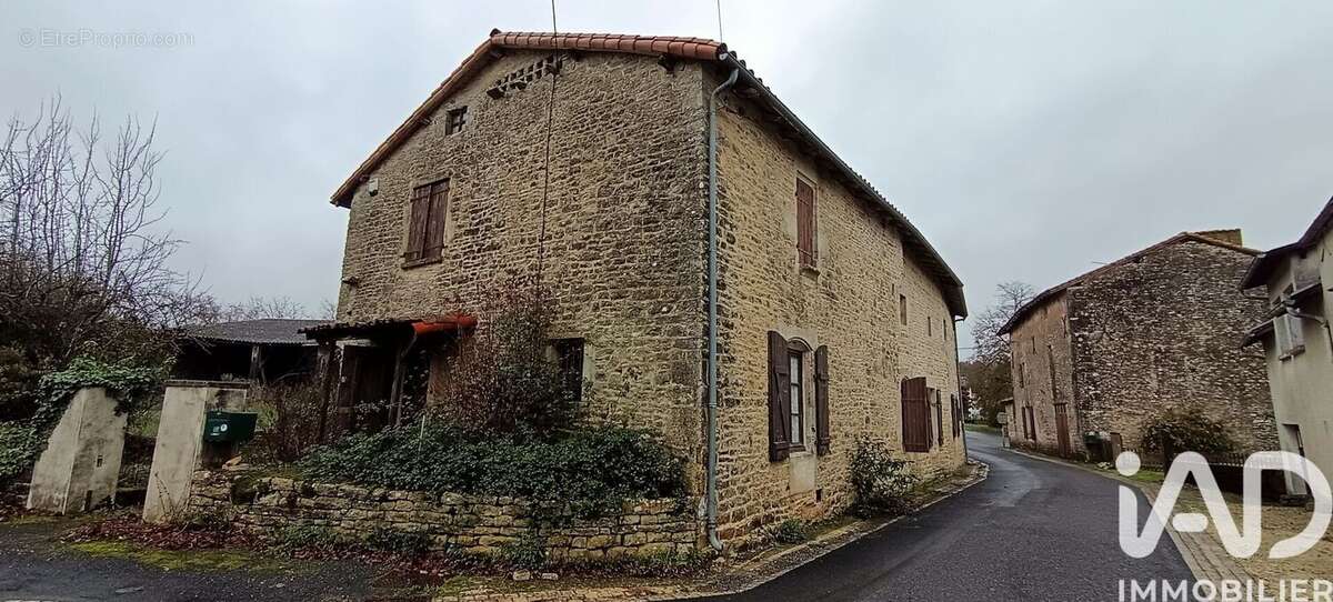 Photo 2 - Maison à SURIN