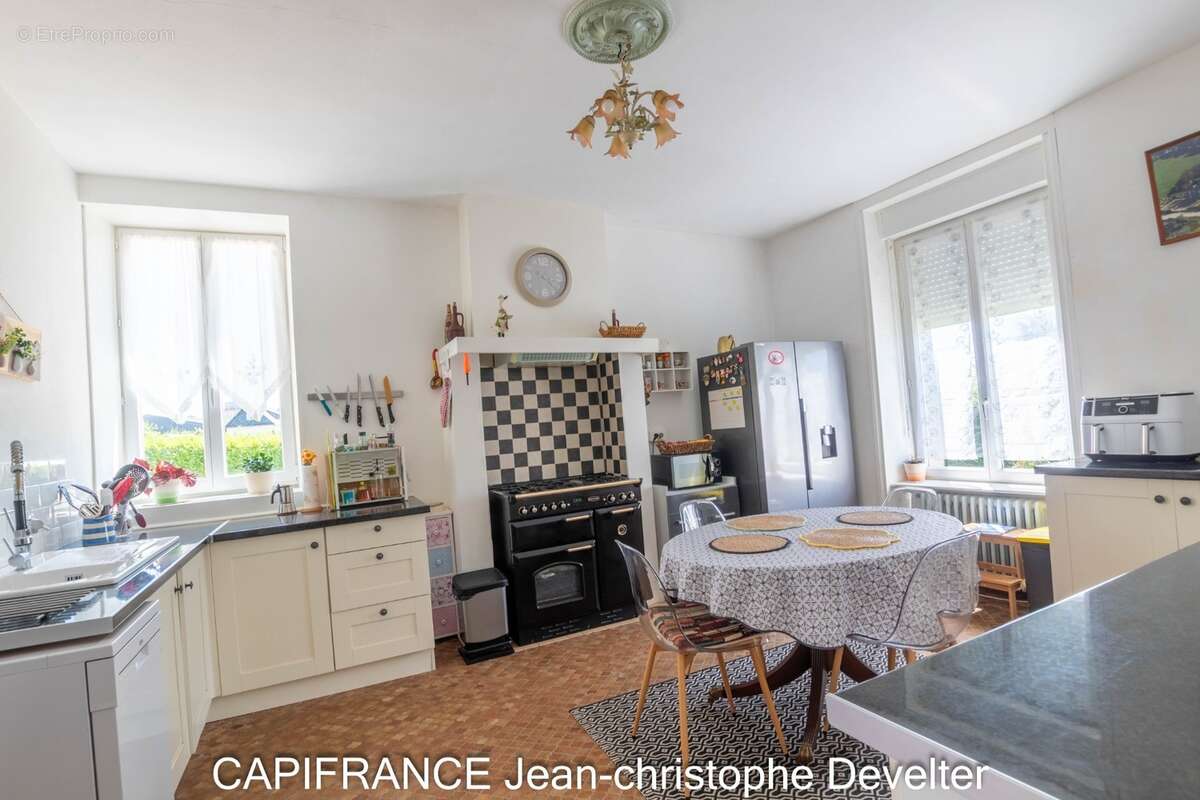 Maison bourgeoise à vendre 4 chambres SAINT DENIS DE GASTINES (53) sur terrain de 5 400 m2 - photo 7