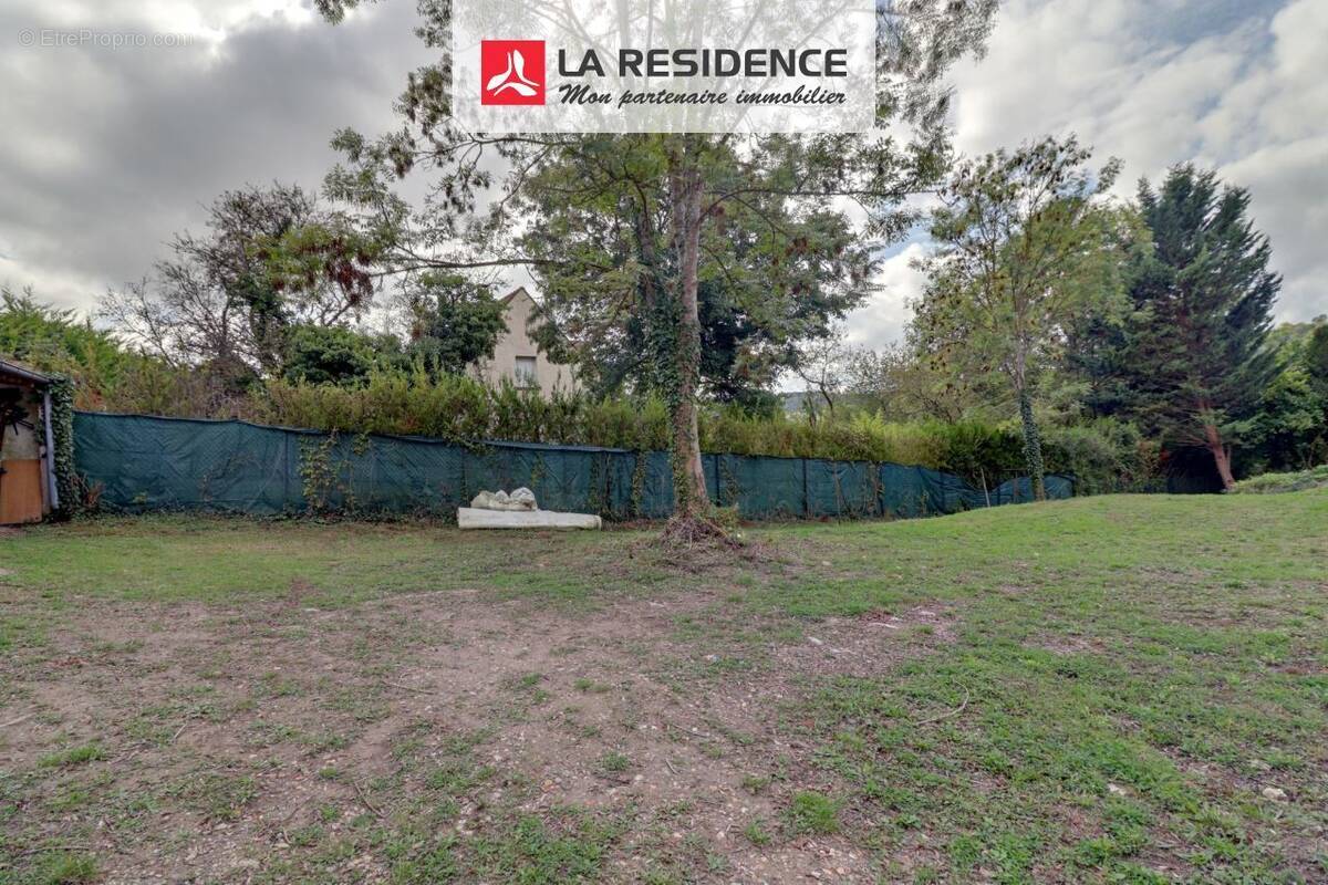 Terrain à AULNAY-SUR-MAULDRE