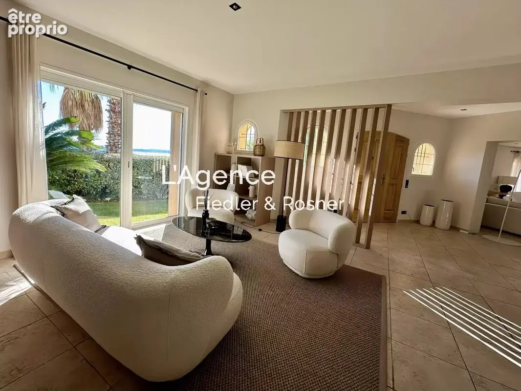 Ref 698 : grimaud - domaine securise - villa avec vue mer et helisurface - photo 4