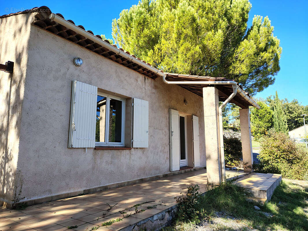 En exclusivité à Quinson : Charmante maison individuelle de plain-pied  avec garage - photo 3