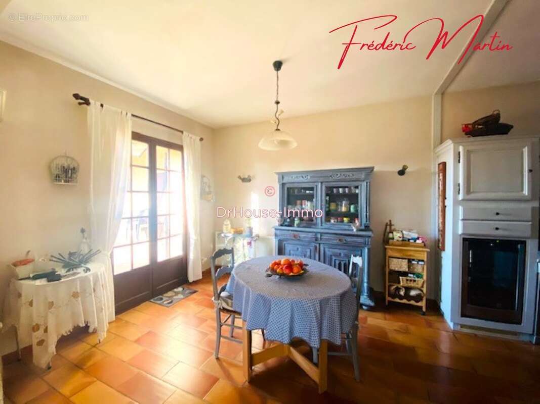 Maison 220 m² à Saint-Quentin-La-Poterie  - photo 9