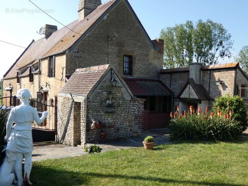 Maison à SAINT-PIERRE-SUR-DIVES