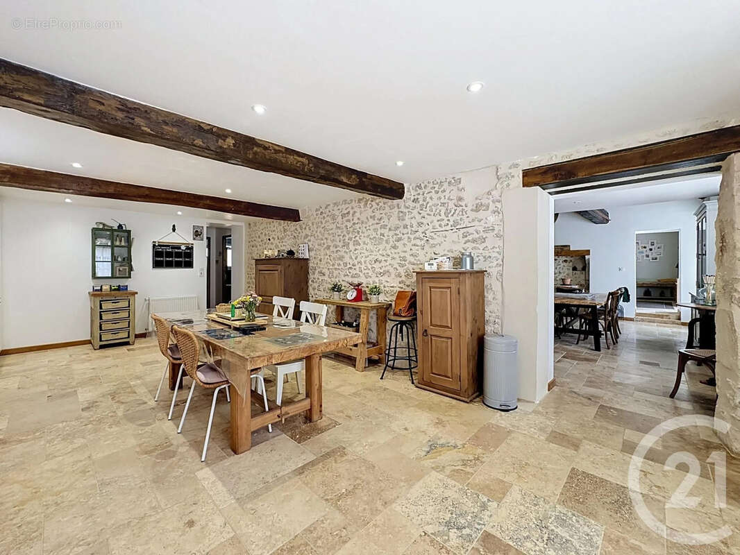 Maison 160 m² à Clery-Saint-Andre  - photo 6