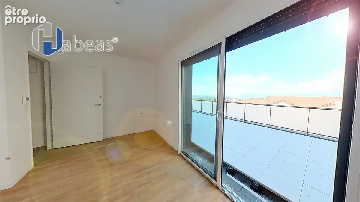 Attique d'Exception : T5 de 95.60 m² avec Terrasse Plein Ciel de 65.60m², Parkings  et cave - photo 3