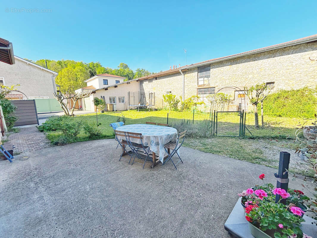 Maison à VAULX-MILIEU