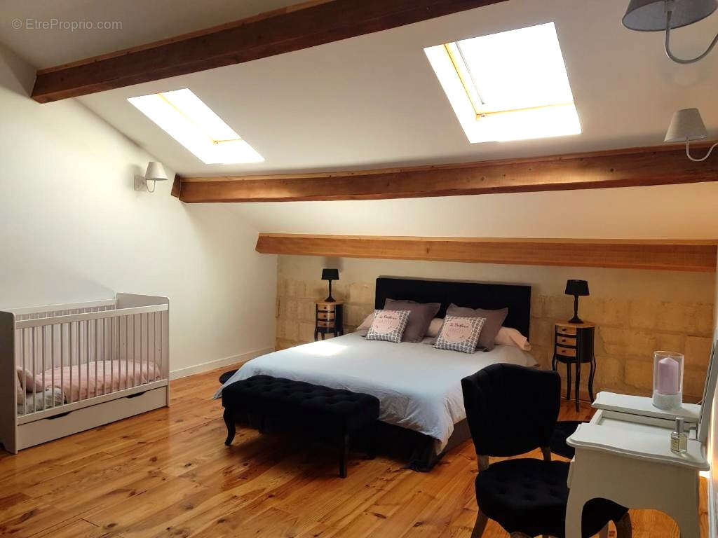 Appartement à SAINT-PIERRE-DE-MEZOARGUES