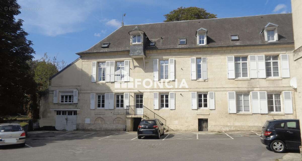 Appartement à COURMELLES