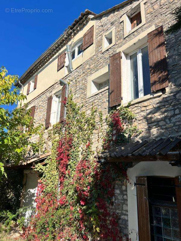 Maison à SAINT-JEAN-DE-MARUEJOLS-ET-AVEJAN
