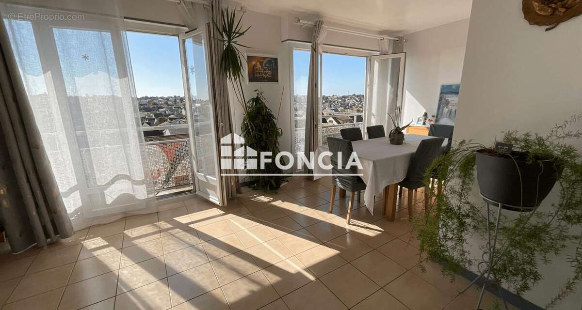 Appartement à CHILLY-MAZARIN