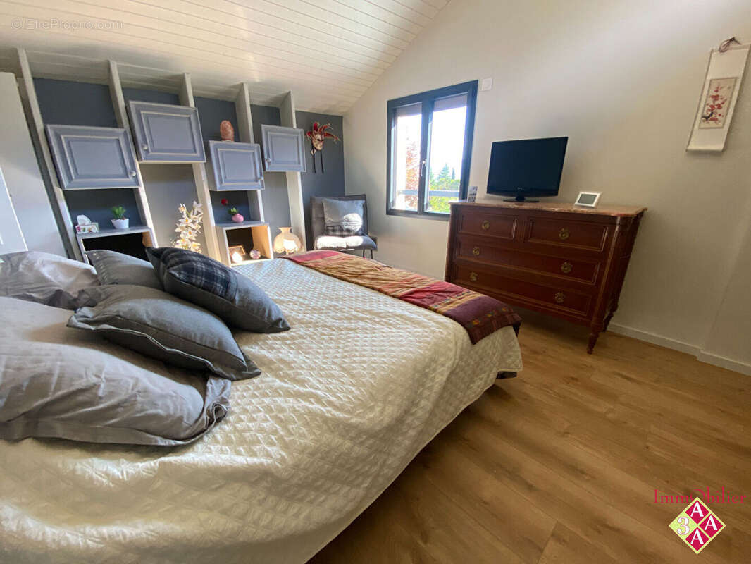 Maison à SAINT-NAZAIRE-LES-EYMES