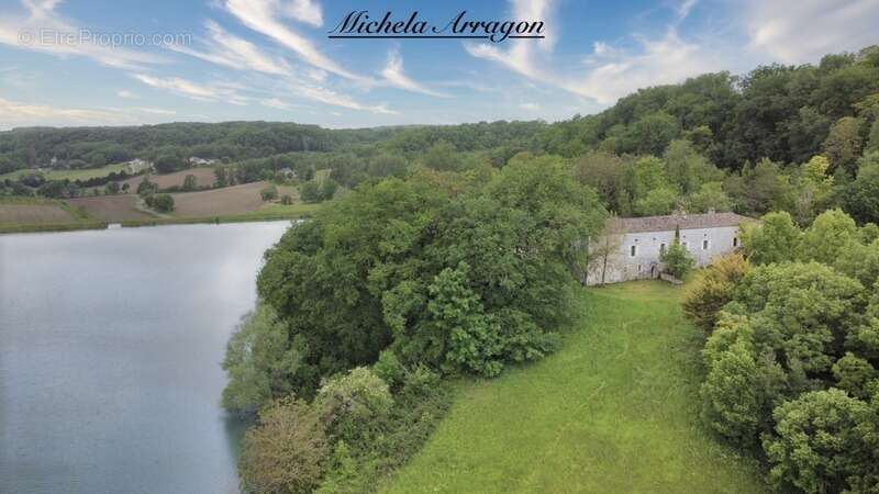 Maison à SAINT-BEAUZEIL