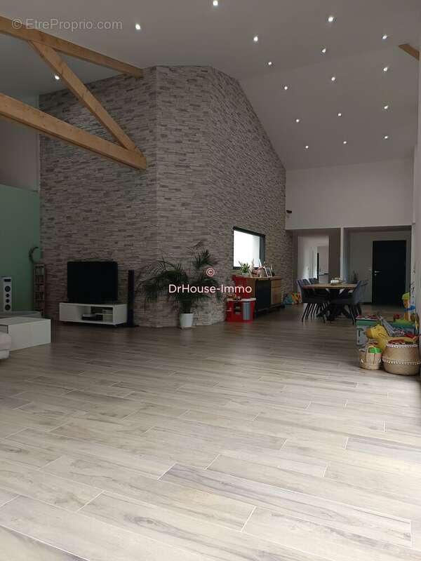 Maison à LOUVIGNE-DU-DESERT