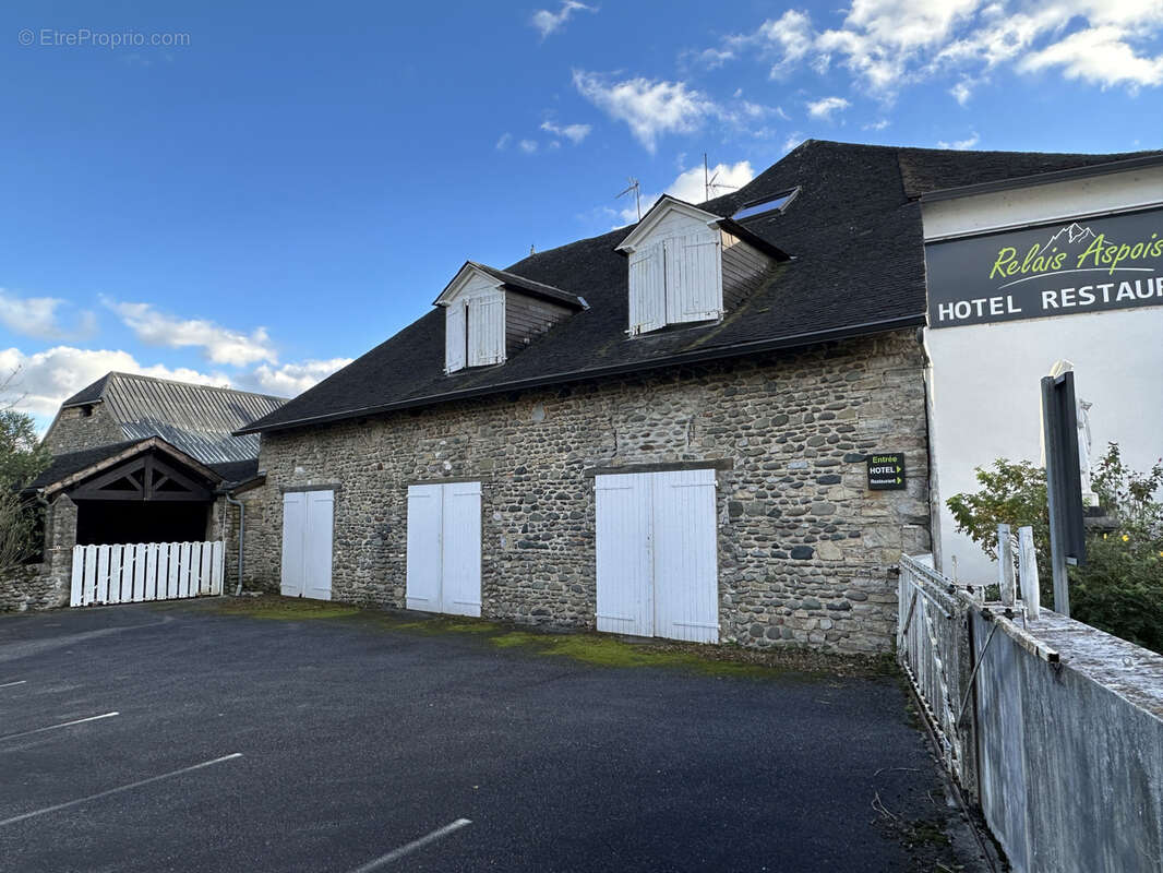 Immeuble de 1120 m2 d'exploitation à Gurmençon - photo 3