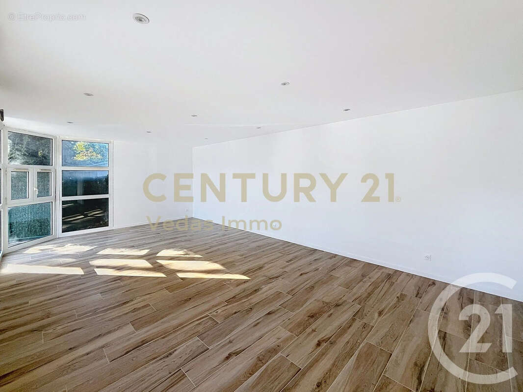 Appartement à SAINT-JEAN-DE-VEDAS