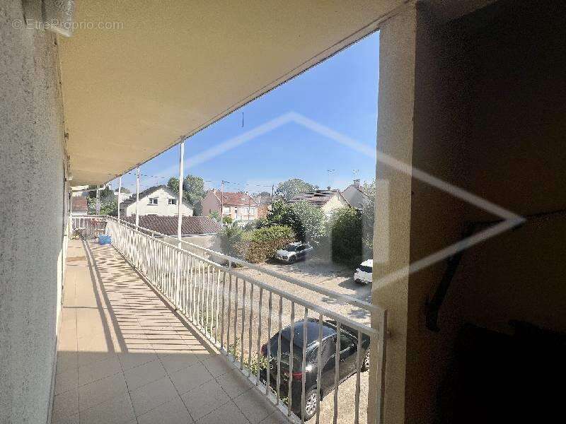 Appartement 30 m² à Combs-La-Ville  - photo 7