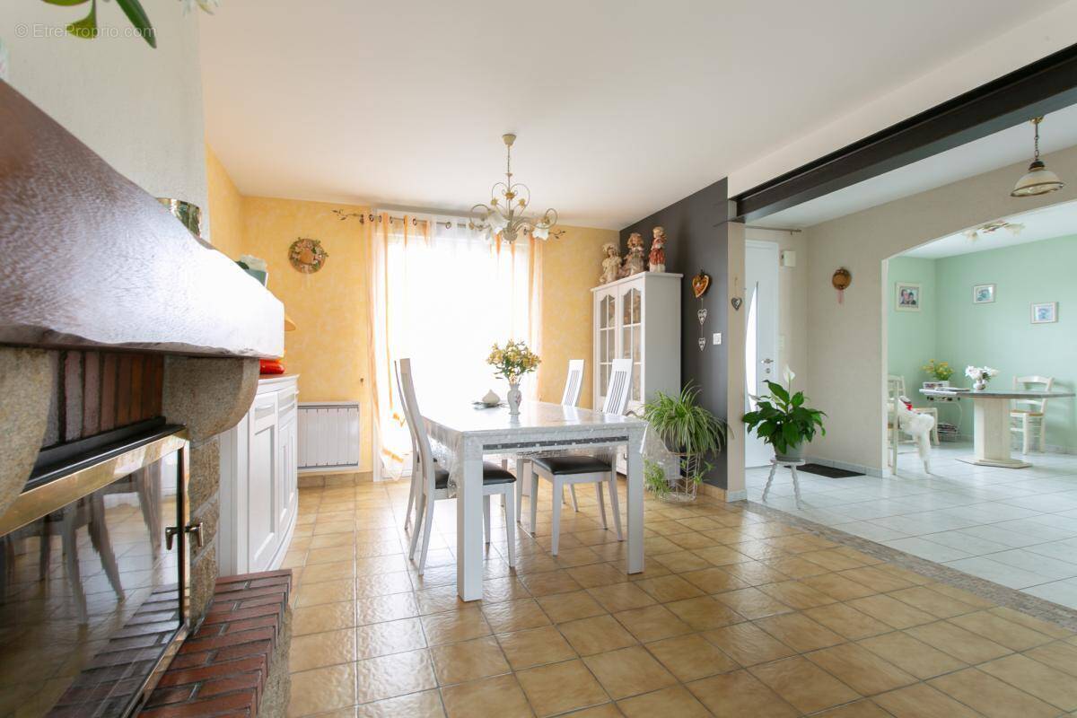 Maison à MESANGER