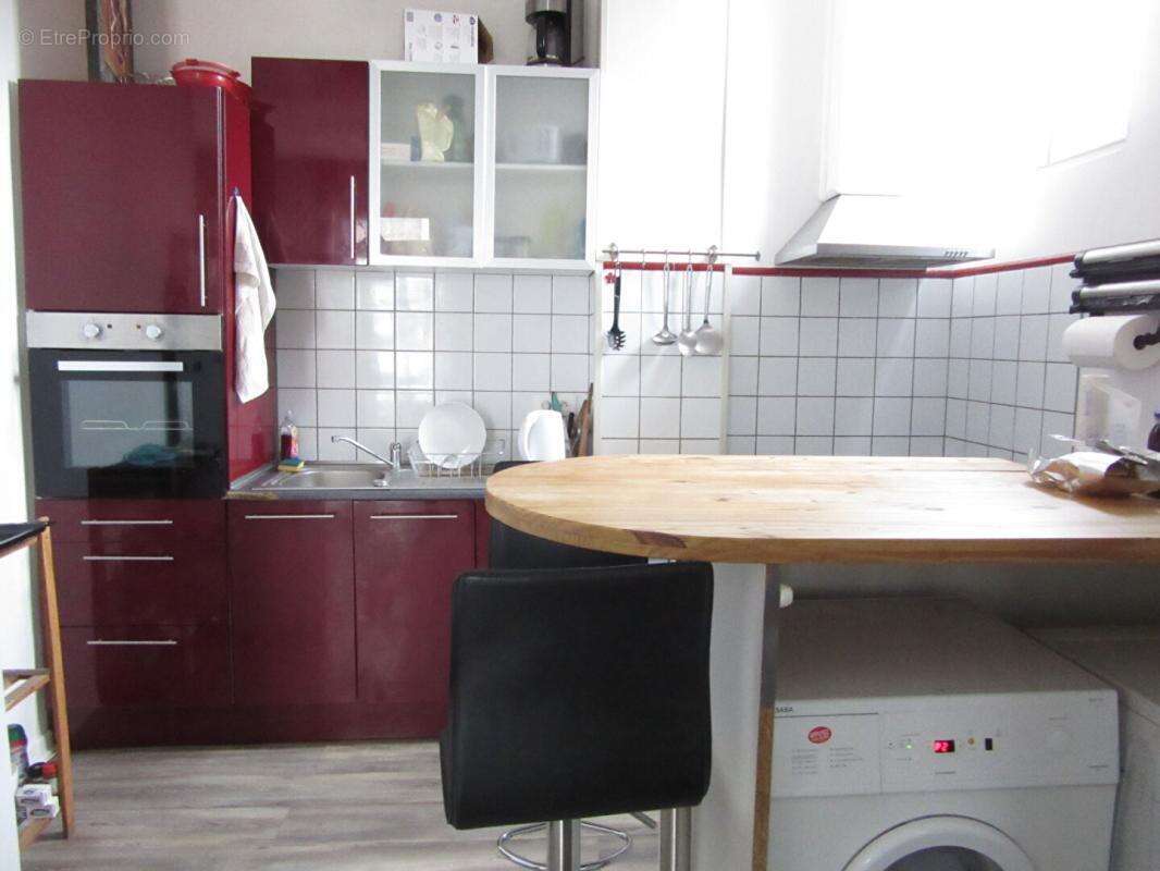 Immeuble  avec T3 terrasse, T2, local commercial, et deux garages dont 1 aménagé - photo 3