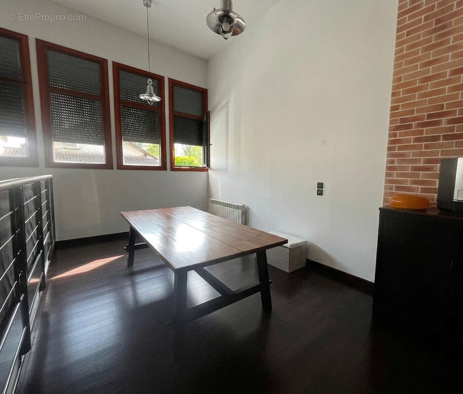 HIDRI IMMO PLUS vous propose un loft d'architecte 4 pièces avec clim réversible et parking loué à La Tronche - photo 4