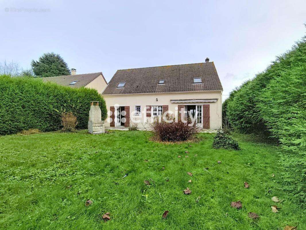 Maison à LE MESNIL-AUBRY