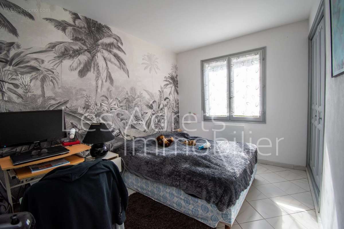 Maison à BAGNOLS-EN-FORET