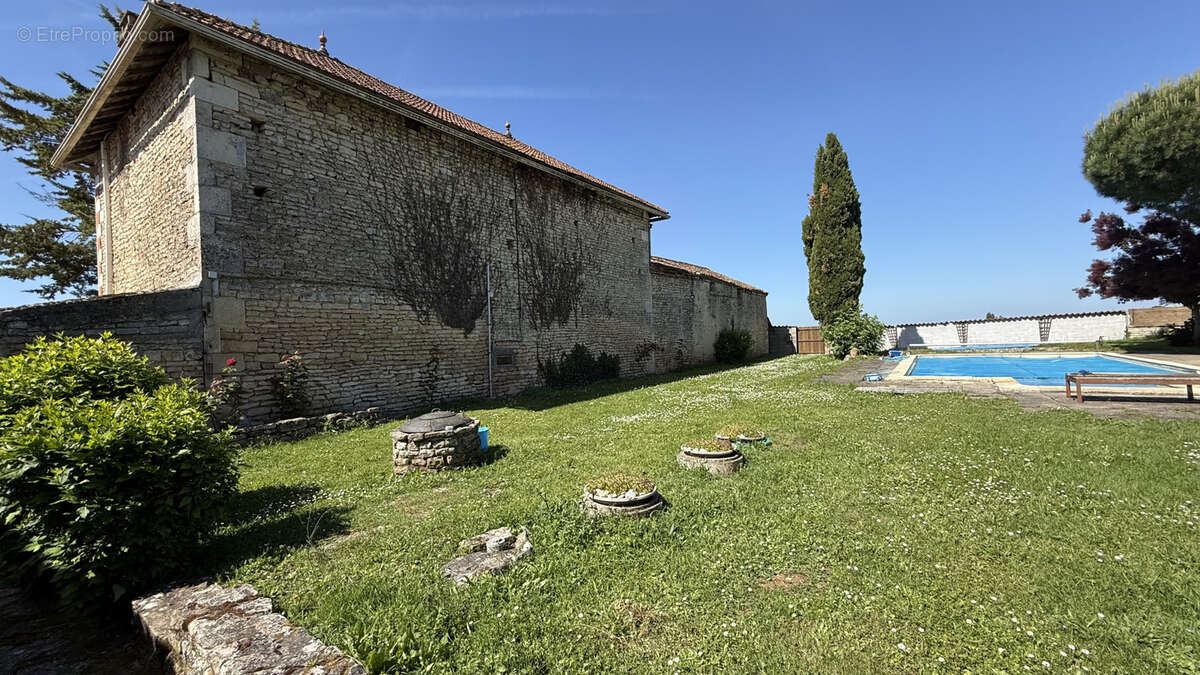 Maison à VILLEFAGNAN