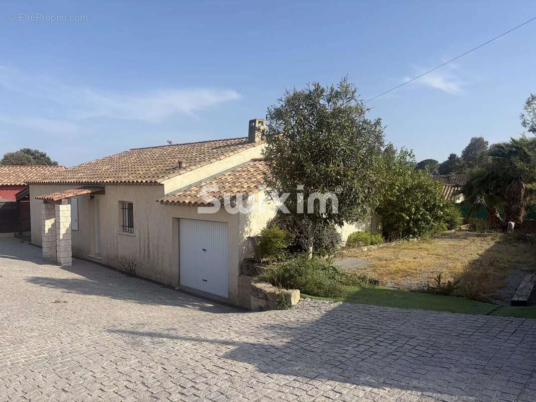 Maison à ROQUEBRUNE-SUR-ARGENS