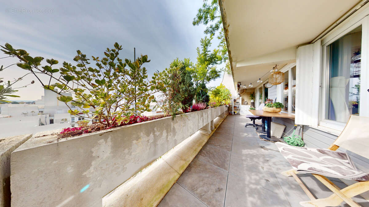 Appartement à HOUILLES