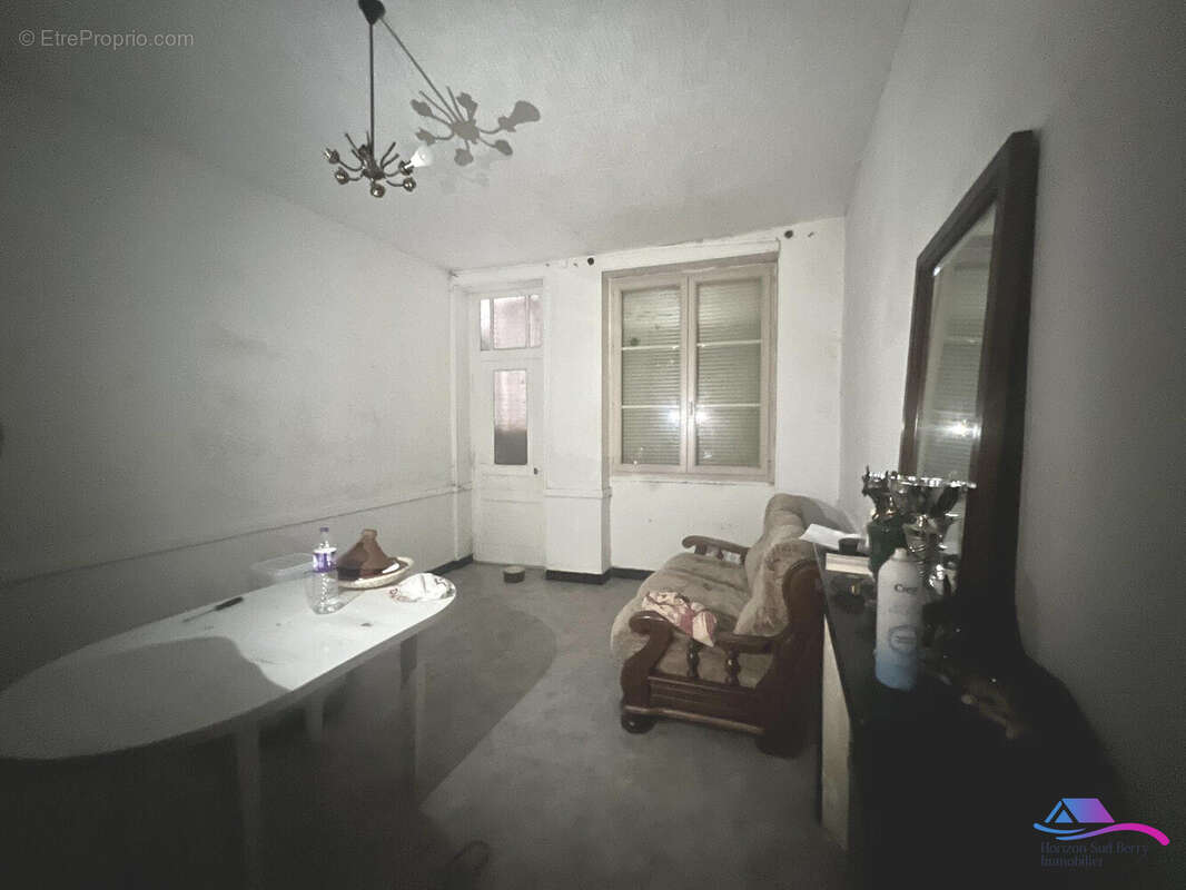 SALON - Maison à CHATEAUMEILLANT