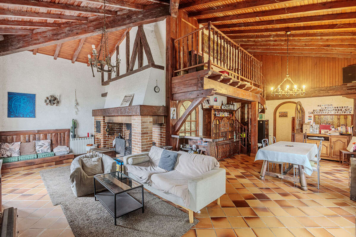 Maison à LACROIX-FALGARDE