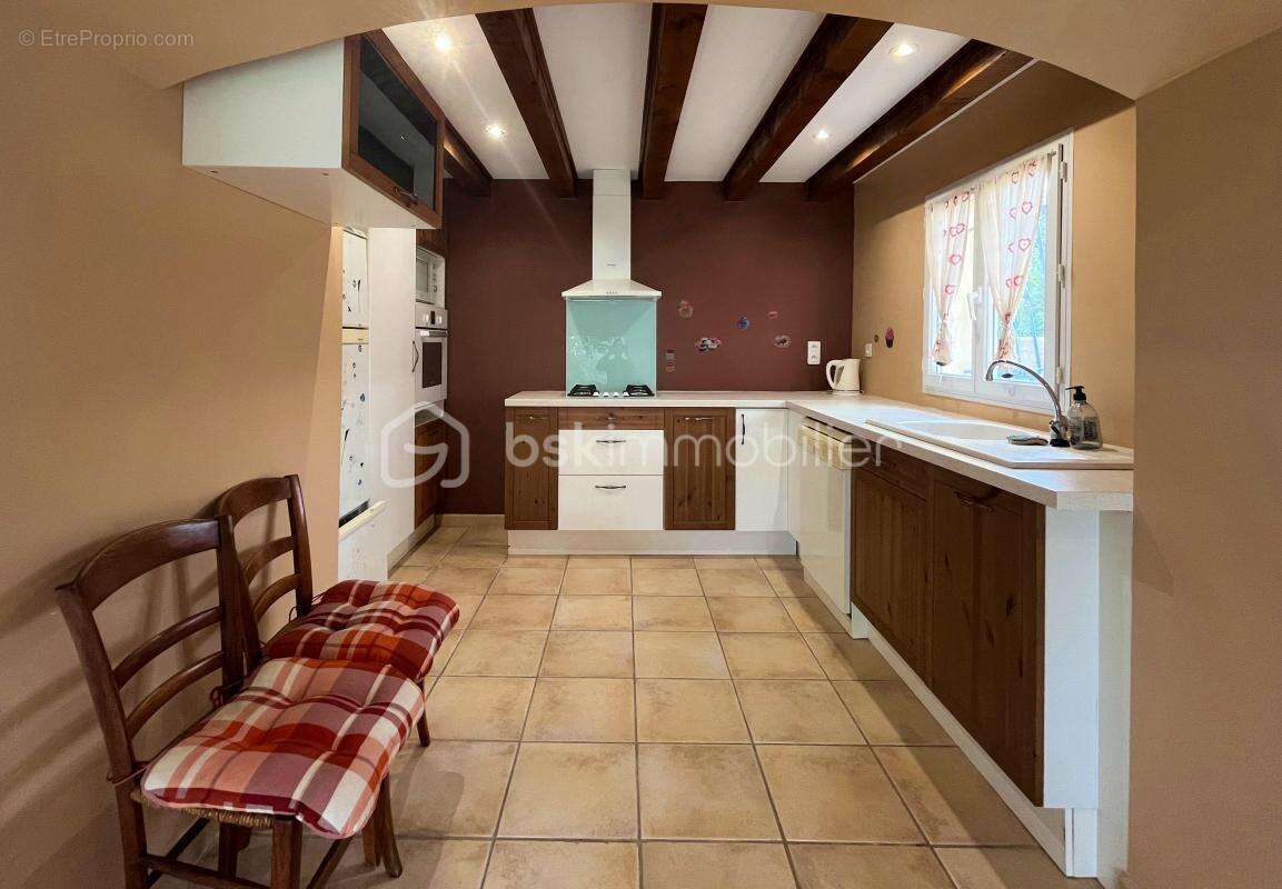 Maison à PELISSANNE