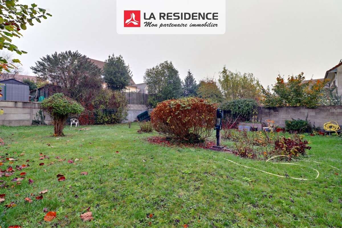 Maison à MAURECOURT