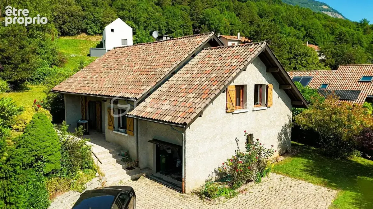 CLAIX – Maison familiale avec terrain de 1 075 m², vue dégagée et fort potentiel d'agrandissement - photo 10