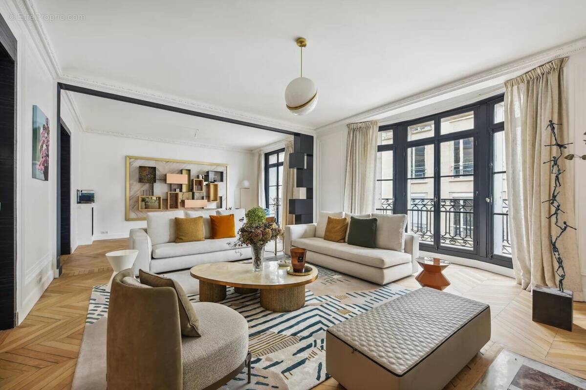 Appartement à PARIS-16E