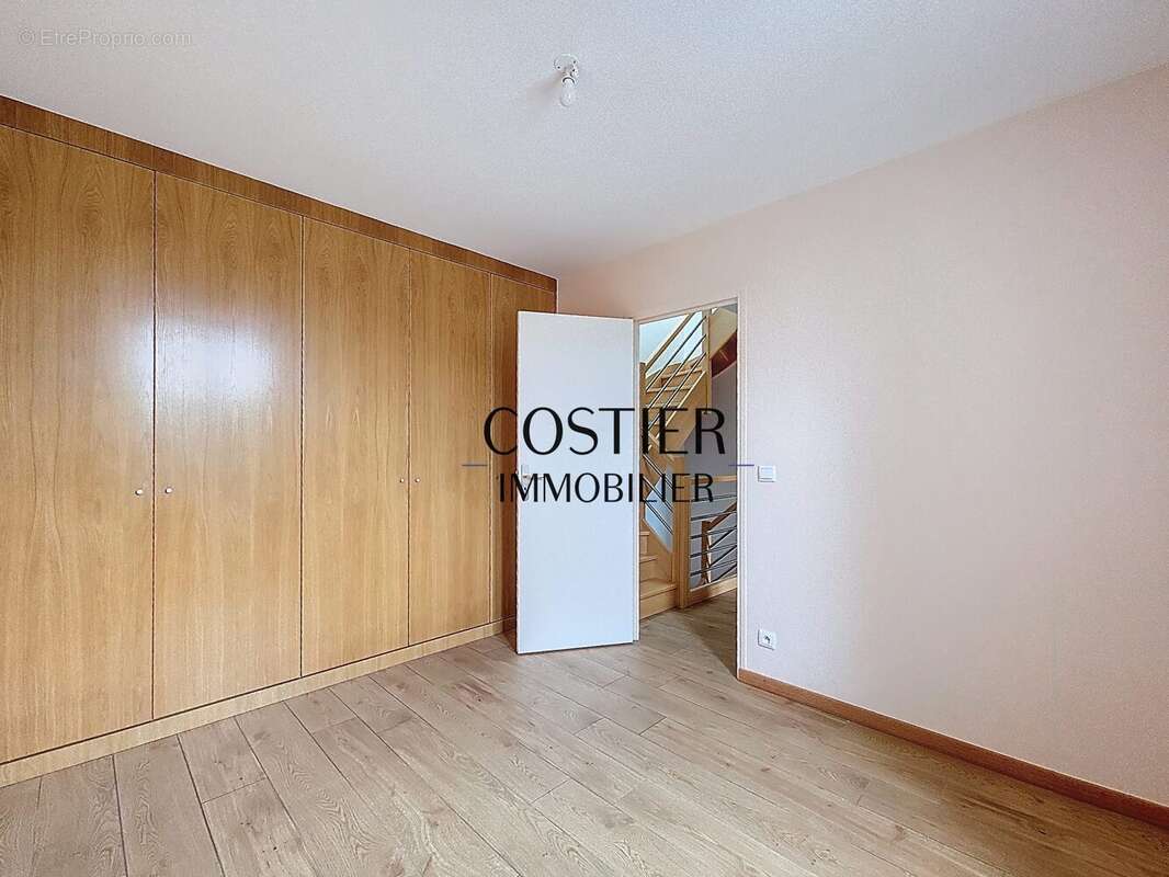 Maison à SAINT-MAUR-DES-FOSSES