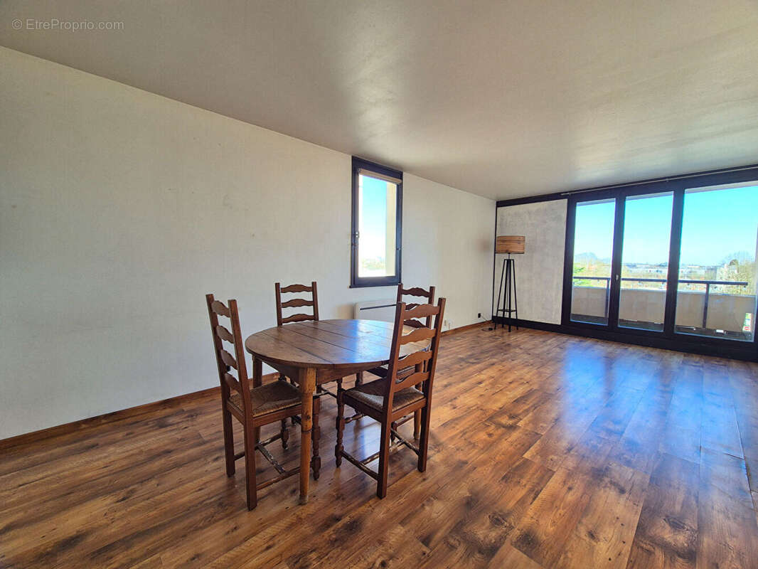 Appartement à MONTIGNY-LE-BRETONNEUX