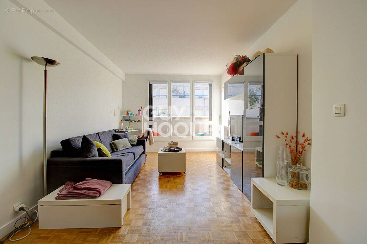 Appartement à PARIS-11E