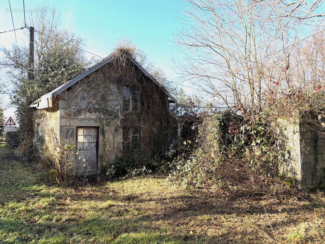 Maison à SAINT-JULIEN-LA-GENESTE