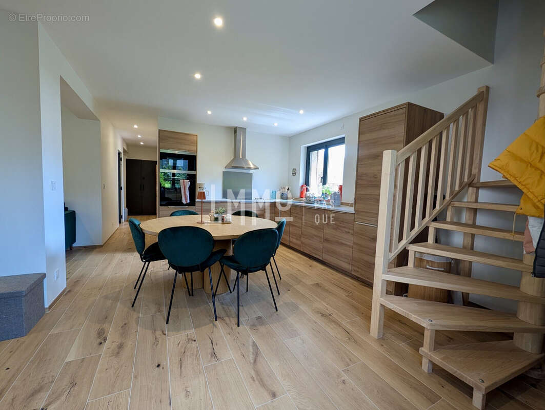 Appartement 82 m² à Bourg-Saint-Maurice  - photo 4