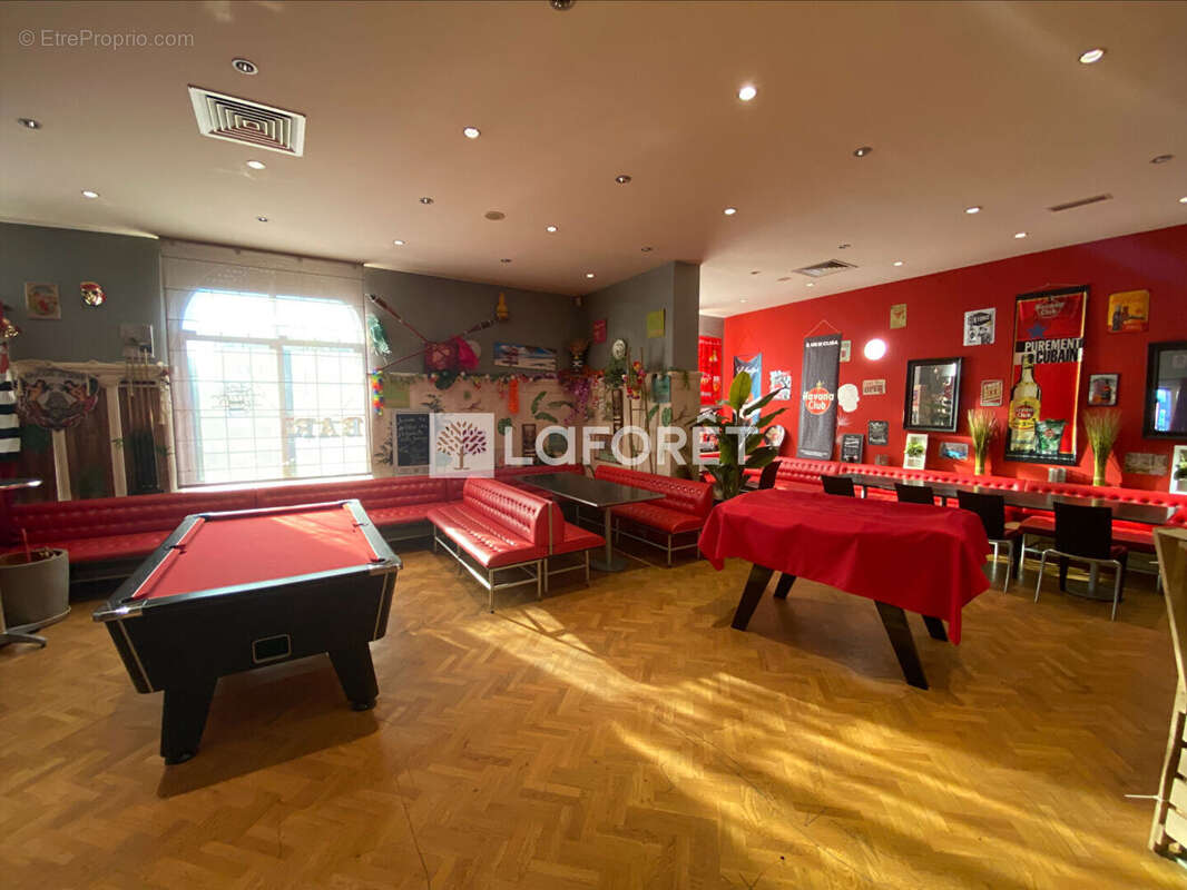 Commerce à VILLAGE-NEUF