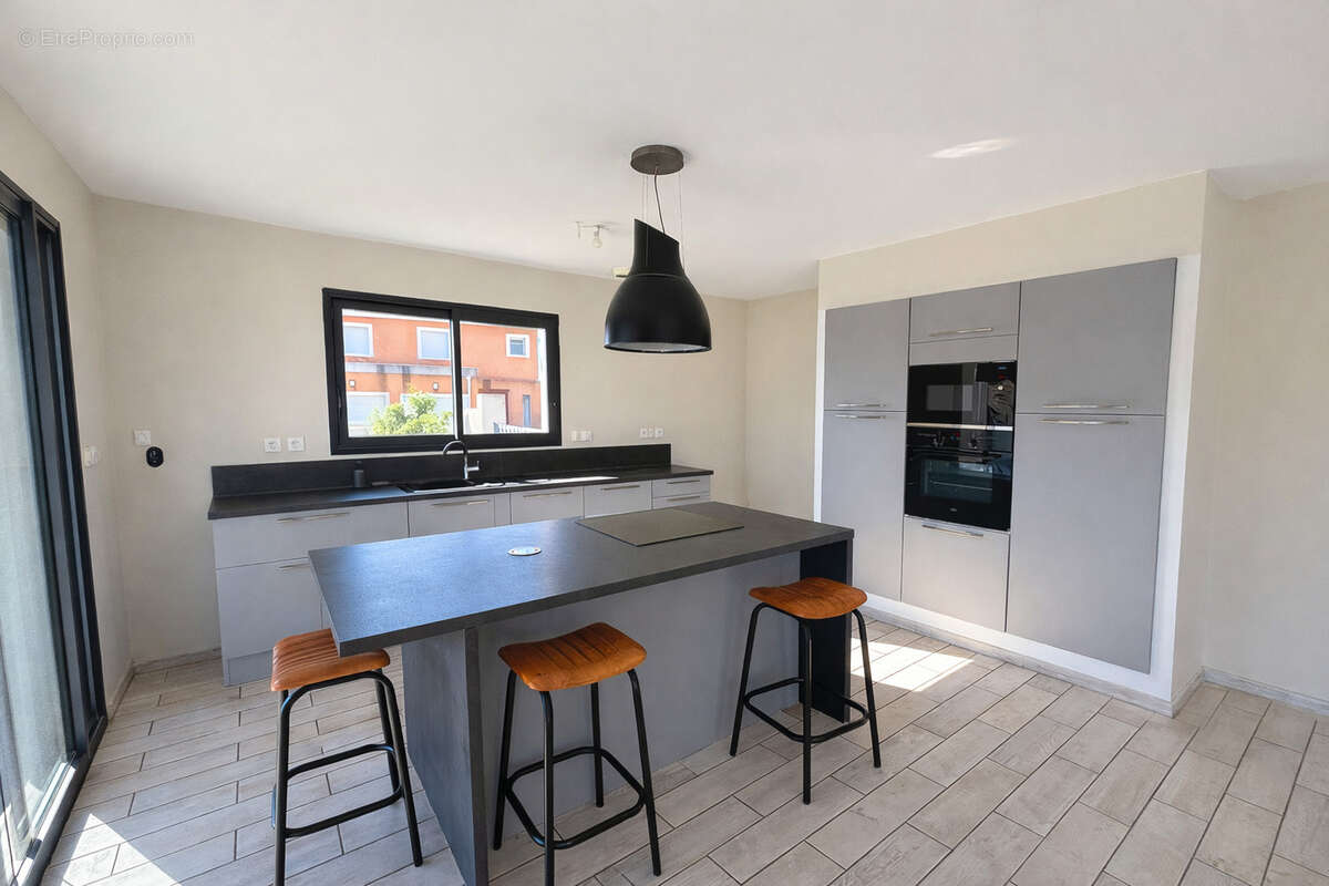 Maison à MONTELIMAR