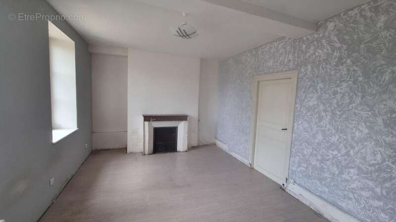 Maison à LA CHAPELLE-AUX-CHASSES