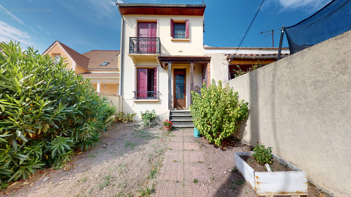 Maison à SARTROUVILLE