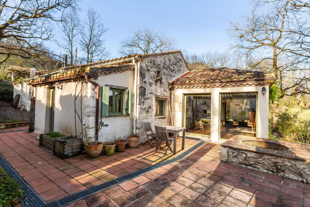 Maison de campagne avec annexe, piscine, dépendances et terrain - photo 30